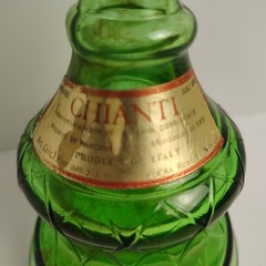 Chianti Italian Wine Bottle Green 7 Inches Tall 1 Pint Vintage Glass