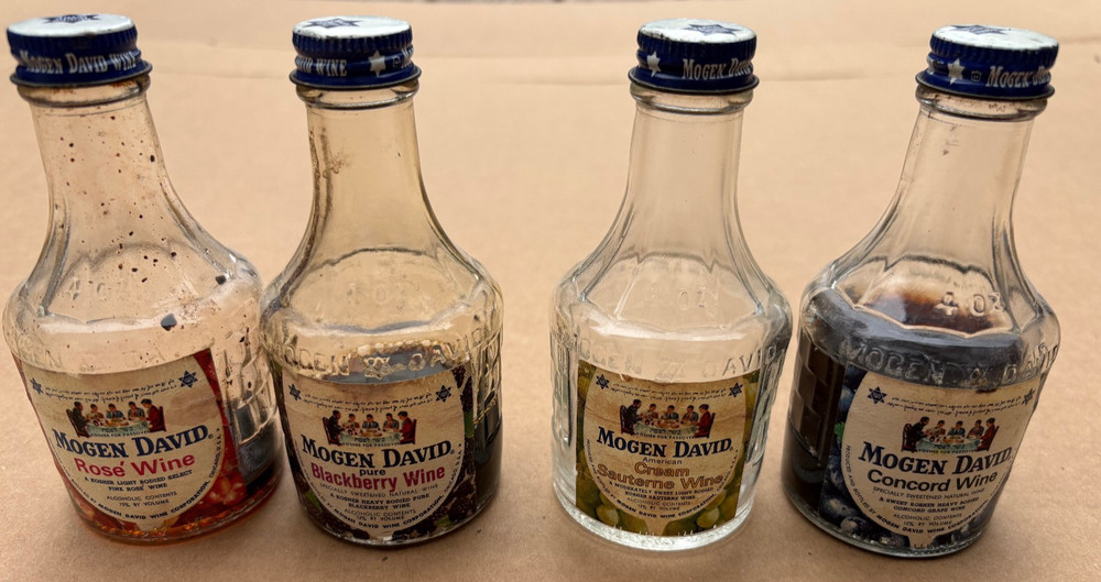 Mogen David Cream Sauterne Rose Blackberry Concord Wine Bottles 4oz Blue Star