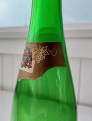 Vintage 1969 Zeller Schwarze Katz Green Wine Bottle w/ Black Cat Label – EMPTY