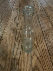 Vintage Small Clear Glass 2/5 Pint Wine Bottle – 7 1/2&Prime; Tall – Embossed « M »