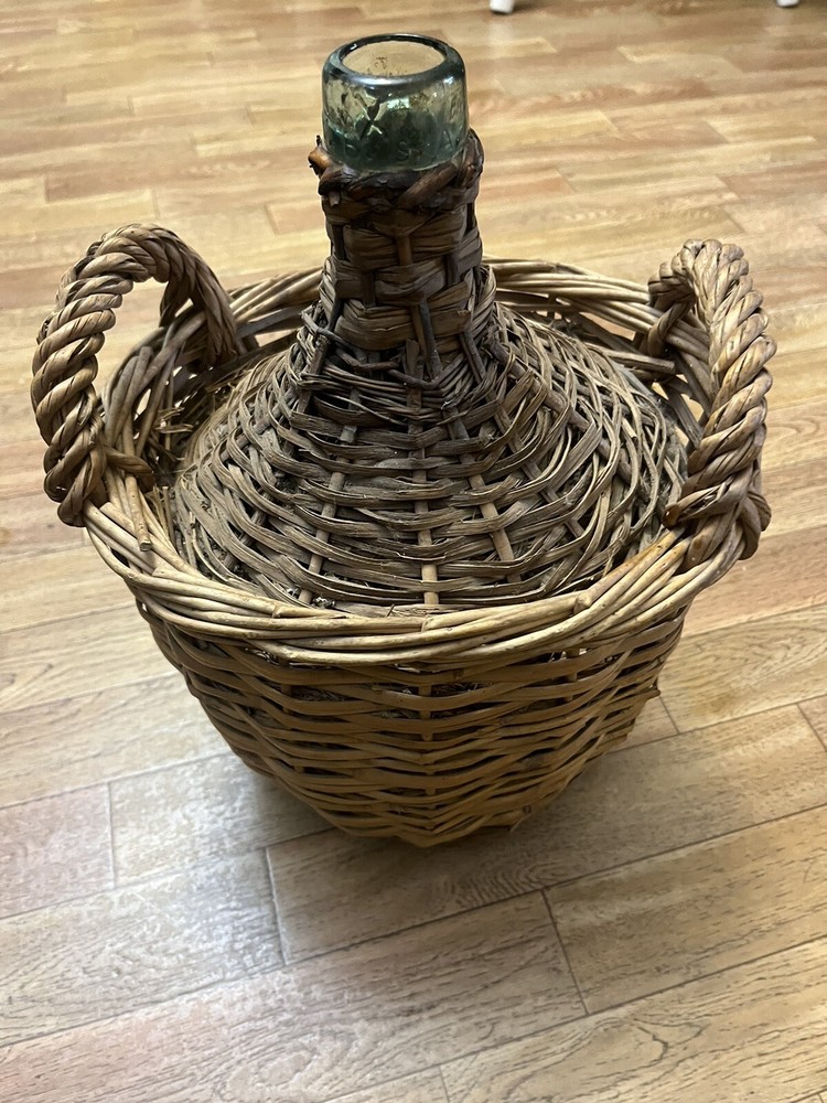 BEAUTIFUL Vintage Barcelona V.B.S.A. Wine Jug Wrapped In Wicker 14” Tall X 9”