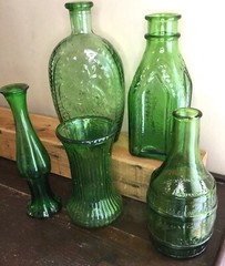 VTG GREEN GLASS EMBOSSED VASE EC BRODY CAPE MAY BITTER CATHEDRAL 15 BOTTLE LOT