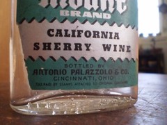 Graphic Castle Mount 1/2 Pint Wine Bottle Cinc Ohio Calif Sherry 20% Bum Wine