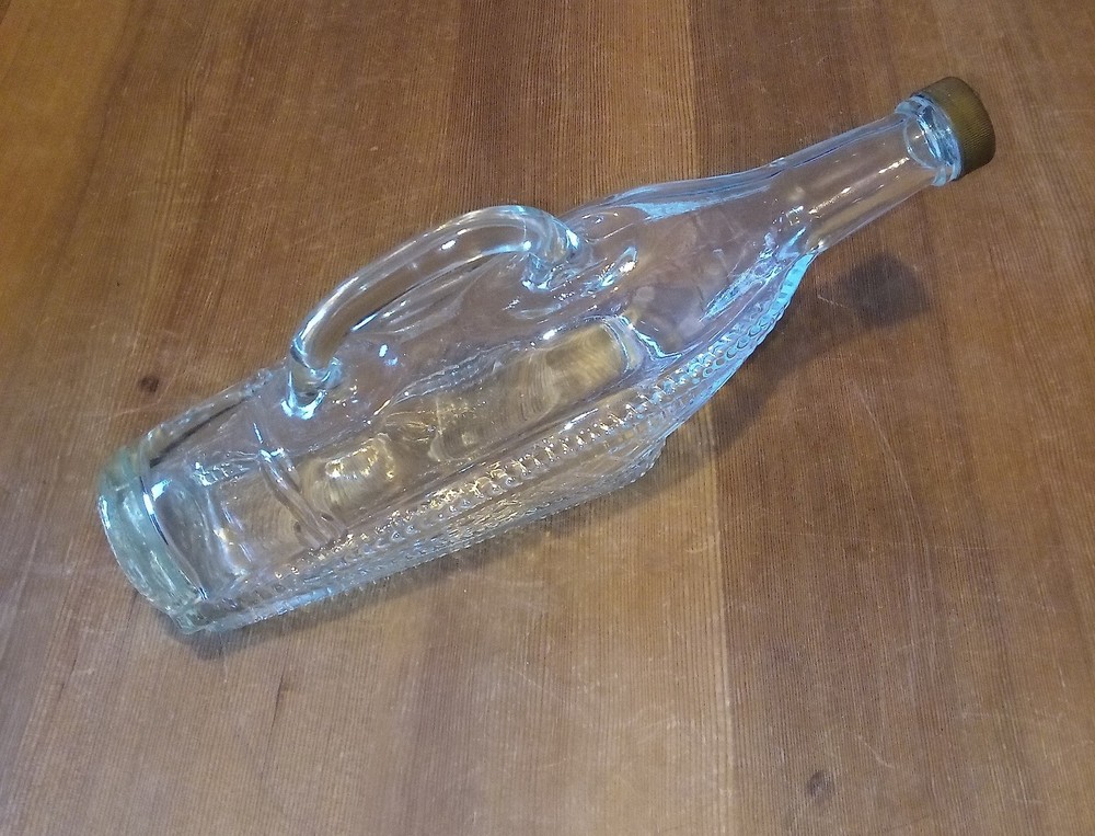 London White Dinner Wine Bottle Basket Weave sides fill w/ marbles colored sand