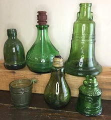 VTG GREEN GLASS EMBOSSED VASE EC BRODY CAPE MAY BITTER CATHEDRAL 15 BOTTLE LOT