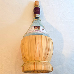 D&rsquo;Aquino Chianti Red Wine 1.5 L Green Glass Fiasco Bottle in Straw Basket