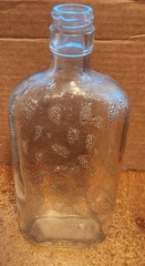Vintage Wine Flask Pint Clear Bottle embossed Grapes « WINE OVAL&rsquo; Lot 3641