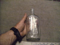 Vintage 4/5s Pint Morgan David Wine Bottle, Screw top, No Label. see Pictures