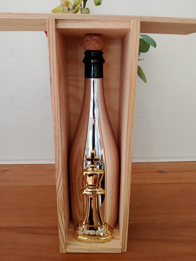 Le Chemin du Roi – Brut Champagne 750ml EMPTY BOTTLE And Wooden Box.