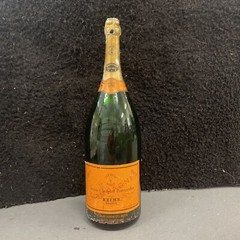 VEUVE CLICQUOT PONSARDIN 24&Prime; CHAMPAGNE BRUT DUMMY DISPLAY SPECIMEN EMPTY BOTTLE