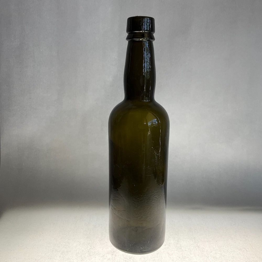 Vintage Wine Bottle Dark Amber No Marking 9&Prime; Embossed « NB » at Bottom