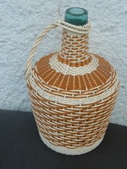 VINTAGE Mid Century Wine Bottle Woven Plastic Wrap Jug Decanter scoubidou viresa