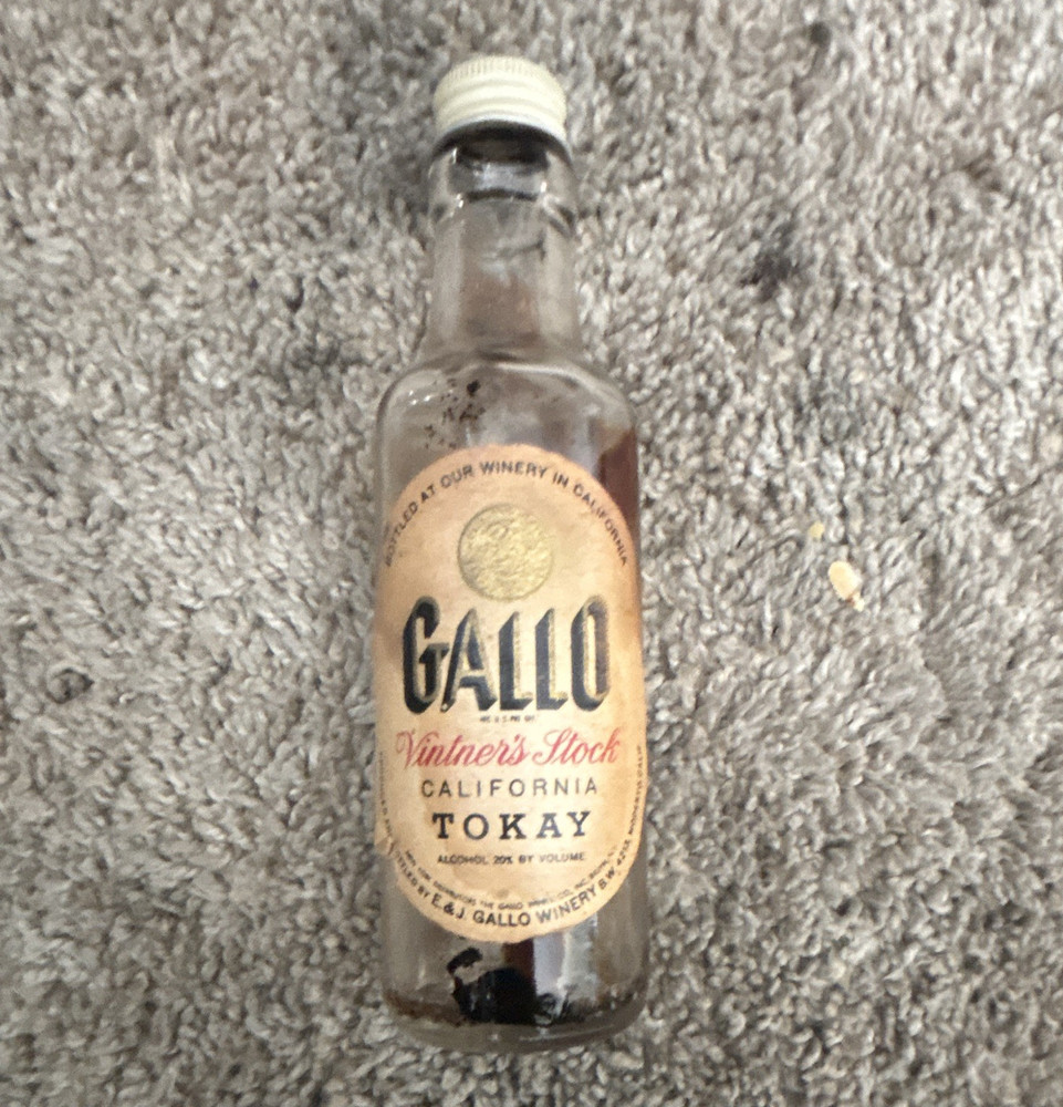 Gallo Vintner’s Stock California Tokay Clear Wine Bottle, 1/2 Pint