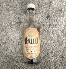 Gallo Vintner’s Stock California Tokay Clear Wine Bottle, 1/2 Pint