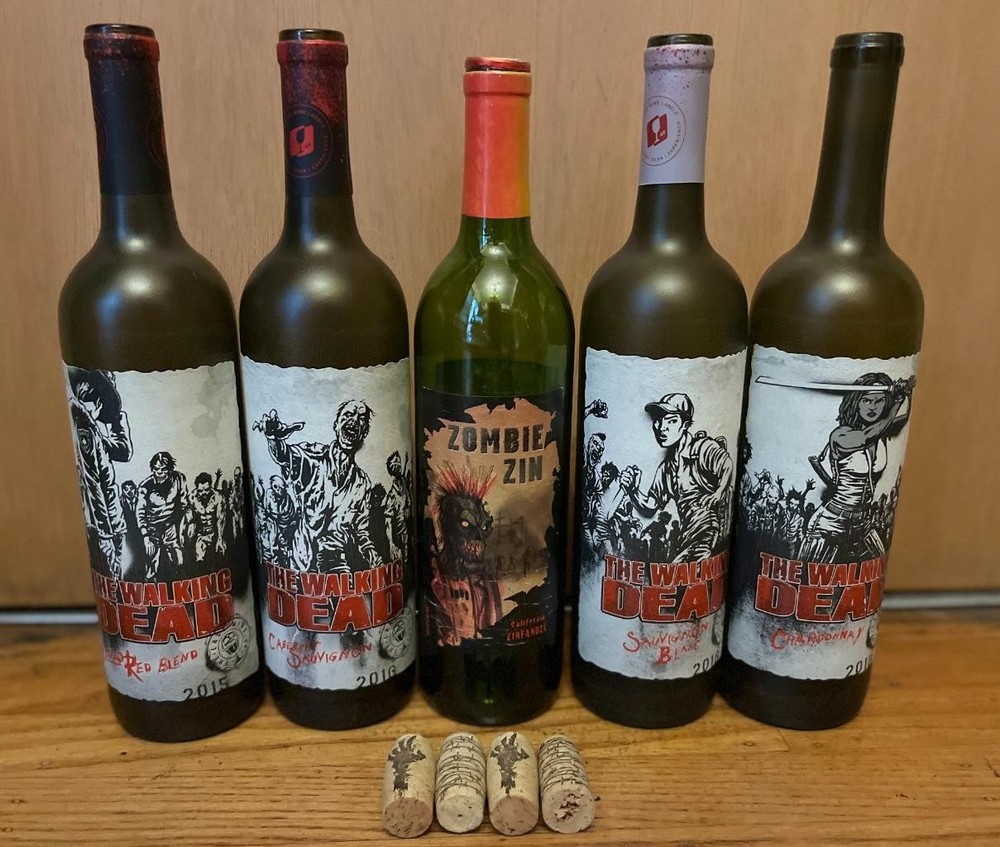 2016 WALKING DEAD Wine Bottle Set of 4 w corks + Zombie Zin grimes michonne glen