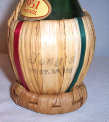 1951 SUALI CHIANTI (EMPTY) WINE Bottle 1/2 PINT FROM TONY&rsquo;S RESTAURANT ST LOUIS