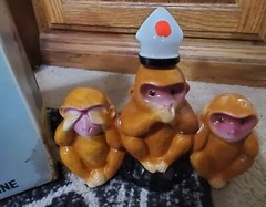 FANTASTIC 1970 No Evil Wise Monkey Trio Sasa Plum Wine Ceramic Decanter with Ori