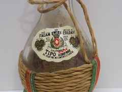 VINTAGE MINATURE WINE BOTTLE – ITALIAN SWISS COLONY TIPO – EMPTY 2oz BOTTLE