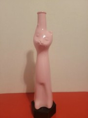 2016 RHEINHESSEN RIESLING GLASS “HAPPY CAT” BOTTLE IN BUBBLE GUM PINK