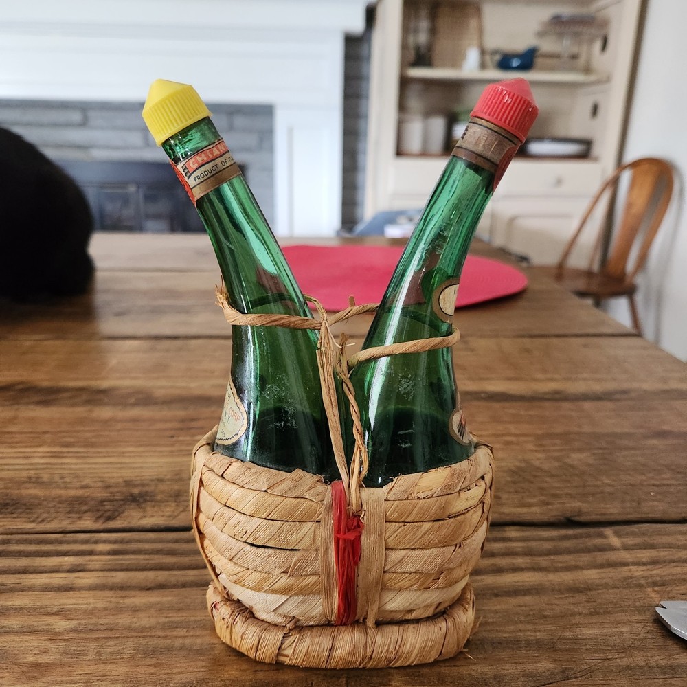 RARE Vintage 1961 BERTOLLI Chianti Rattan Wrap Empty – red and green bottles
