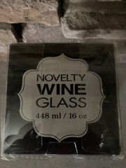 NEW NOVELTY WINE GLASS 16 oz This Home Runs On Love, Laughter, and Lots of Wine