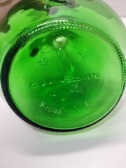 Vintage Wine World 1976 Green Glass Decanter Bottle 1.5 Litre Long Neck Handle.