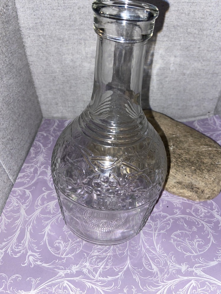 Keystone Vintage 4/5 Quart Glass Wine Bottle Grapes & Leaves Design EUC