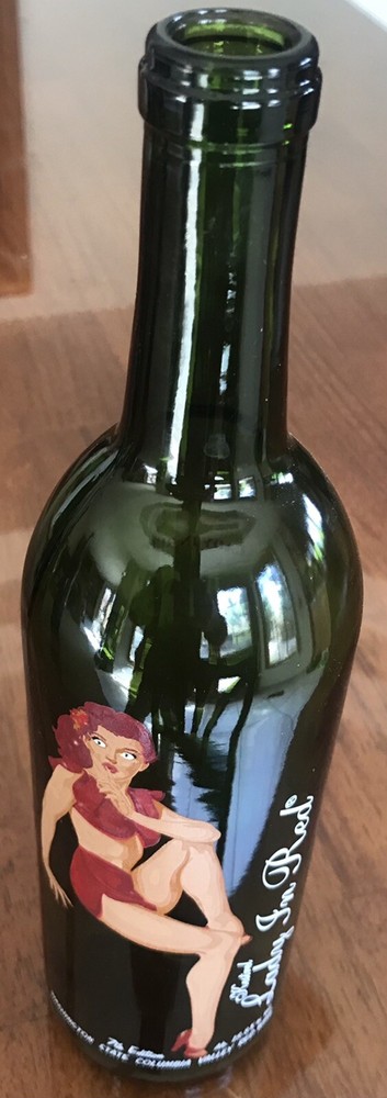 Kestrel – Lady in Red Wine Bottle (Empty) 7th Edition. Great Cond!