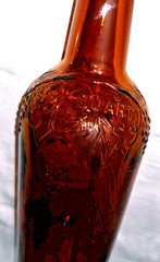 Vtg 10.75&Prime; Bardenheier&rsquo;s (St Louis MO) brown glass quart wine bottle (EMPTY)