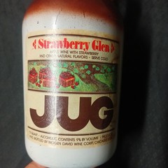 Vintage Strawberry Glen Wine Jug & Lid Mogen David Wine Co. 4/5 Quart