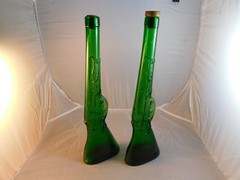 2 VINTAGE EMBOSSED DESIGN GUN / RIFLE EMERALD GREEN GLASS WINE BOTTLE 16 »