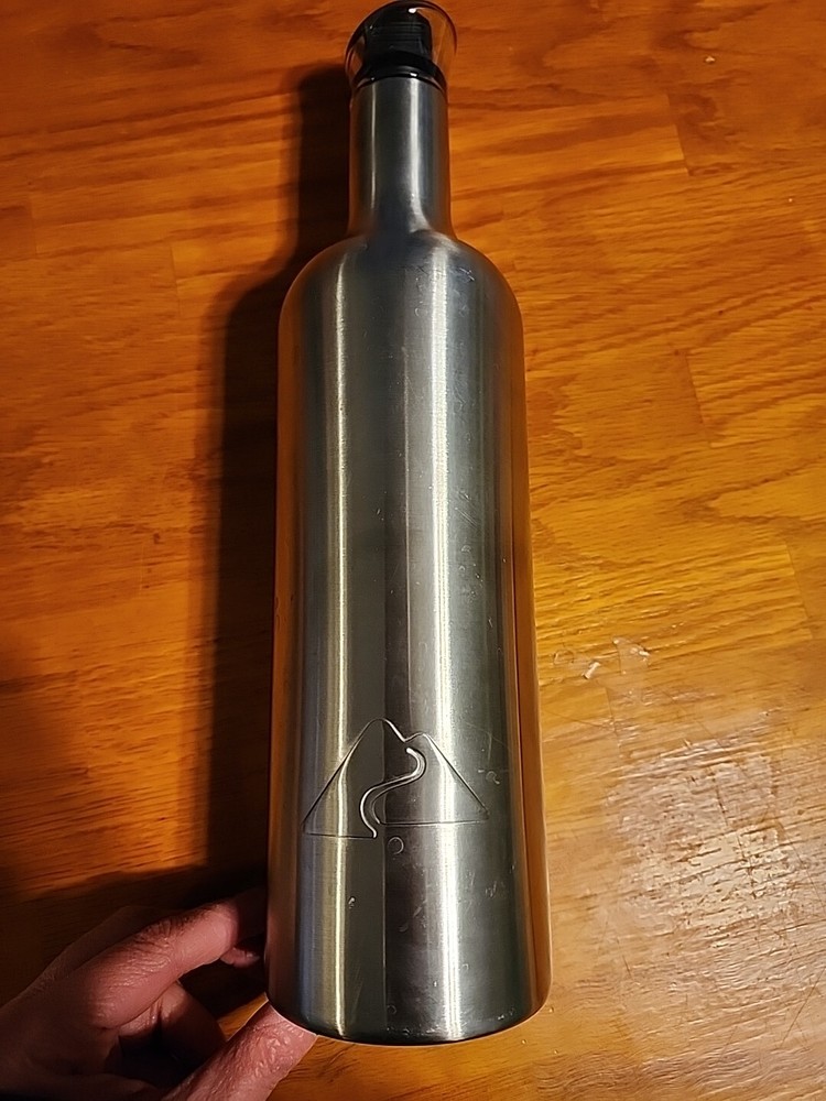 Ozark Trail stainless steel wine bottle Screw cap, never used Silver & Black