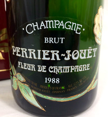 1988 Perrier Jouet Belle Epoque 4 Champagne Flutes & Floral EMPTY Bottle Vtg Box