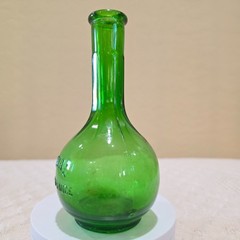 1910&rsquo;s Emerald Green ROYAL MINT SAUCE Antique Bottle 6.25&Prime; H USA Made