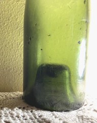 SET of 2 VINTAGE 10” GREEN GLASS EMPTY WINE BEER BOTTLE BUBBLE PUNT BOTTOM 14oz