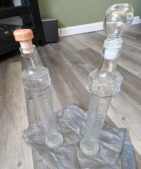 set of 2 Clear Wine Decanter With Textured Square Pattern And Round Top