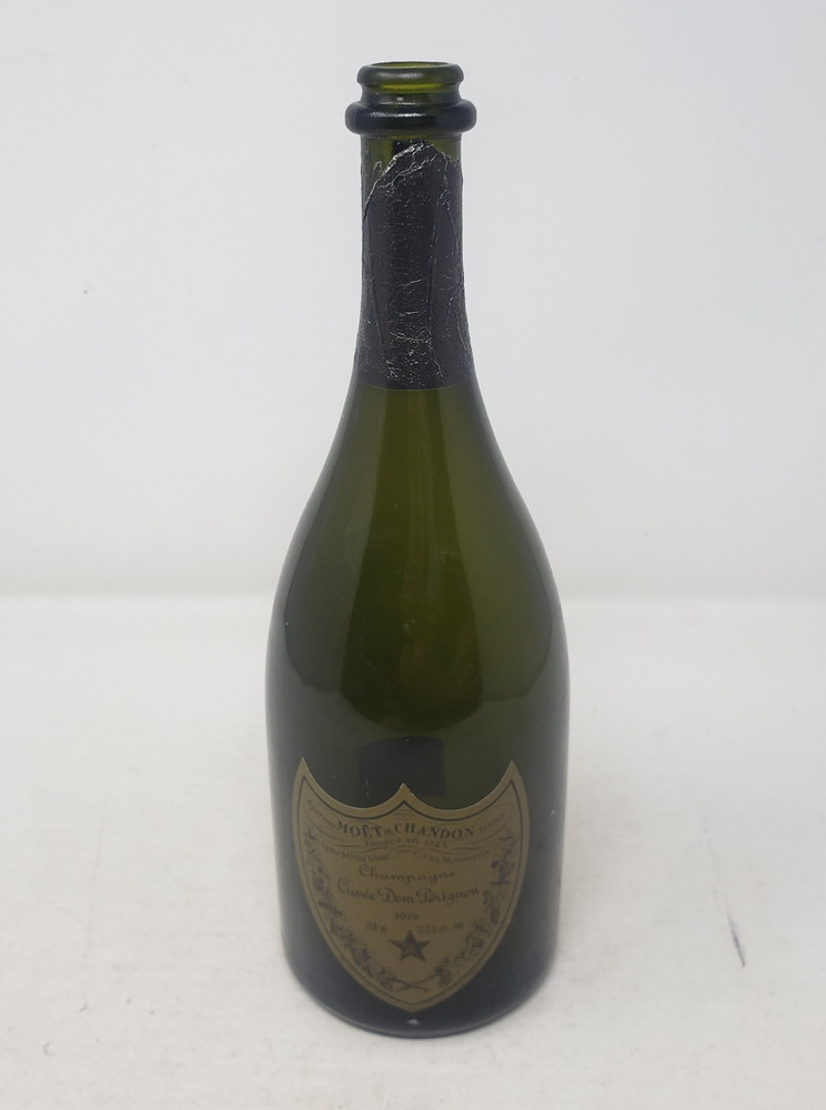 Vintage 1976 MOET et CHANDON Champagne DOM PERIGNON Cuvee BOTTLE Empty France