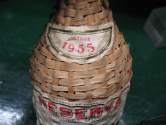 PORTUGUESE MUSCATEL RESERVA WICKER BOTTLE VINTAGE 1955 ONE PINT 8 OZ