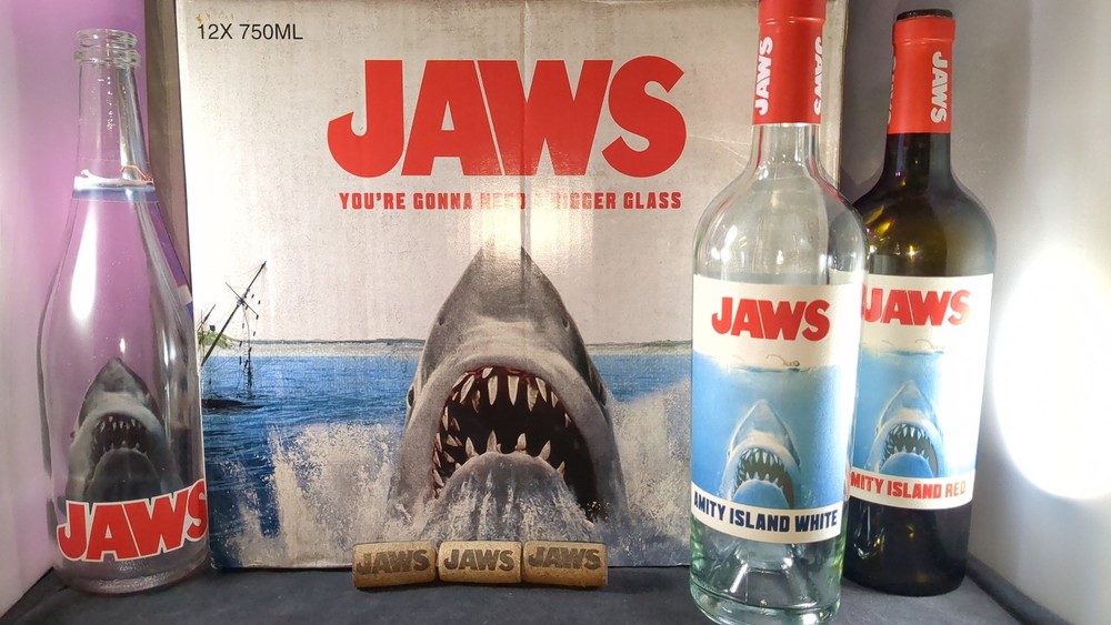Jaws 50th Anniversary Amity Island Red White Blue Wine Bottle Set With Box