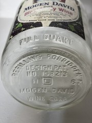 Mogen David Concord Kosher Jewish Wine Clear Glass Bottle EMPTY Nice Label