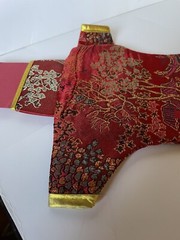 VINTAGE 1960s WINE BOTTLE COVER W/WINE GLASS CHARMS
