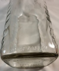 Vintage Mogen David Half Gallon Wine Bottle Embossed Key Clear Glass w/ Cap