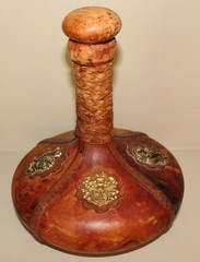 VTG Leather Wrapped Wine Bottle Decanter Medieval Knight Crest Theme Genie
