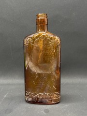 Vintage Bardenheier&rsquo;s Wine Amber Glass Embossed Pint Flask Bottle 1930s-1950s