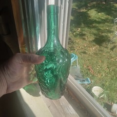 PRETTY GREEN CLUSTER OF GRAPES SHAPED WINE BOTTLE WITH EMB LEAF