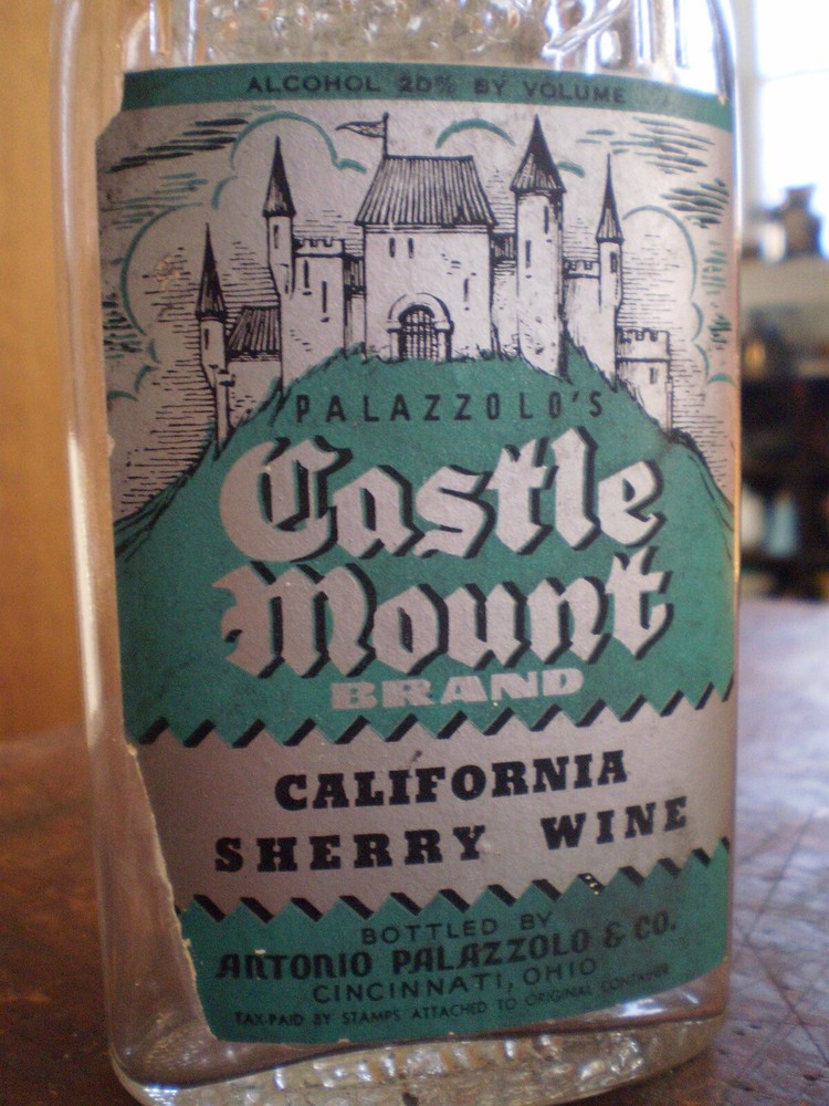 Graphic Castle Mount 1/2 Pint Wine Bottle Cinc Ohio Calif Sherry 20% Bum Wine