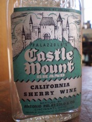 Graphic Castle Mount 1/2 Pint Wine Bottle Cinc Ohio Calif Sherry 20% Bum Wine