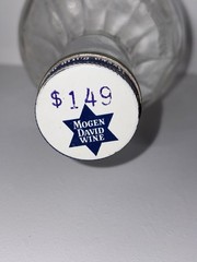 Mogen David Concord Kosher Jewish Wine Clear Glass Bottle EMPTY Nice Label
