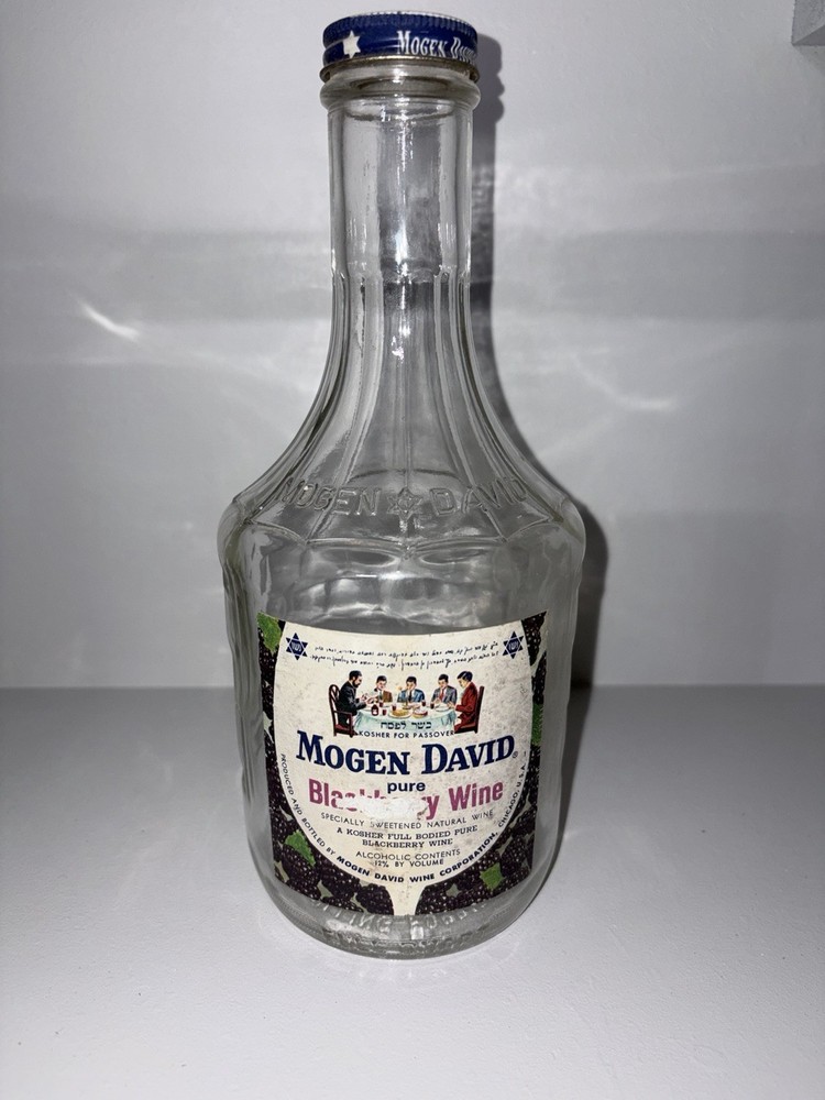 Mogen David Concord Kosher Jewish Wine Clear Glass Bottle EMPTY Nice Label