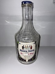 Mogen David Concord Kosher Jewish Wine Clear Glass Bottle EMPTY Nice Label
